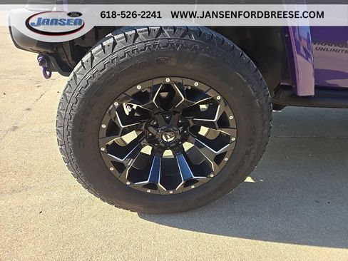 Used 2017 Jeep Wrangler Unlimited Sahara AWD/4WD image 6