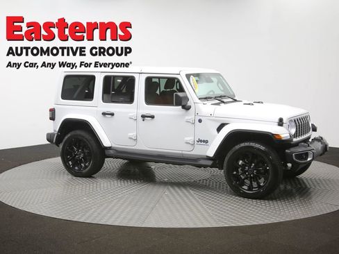 Used 2025 Jeep Wrangler Unlimited Sahara AWD/4WD image 43