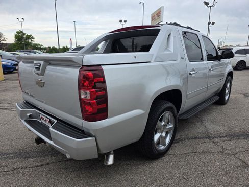 Used 2012 Chevrolet Avalanche LTZ AWD/4WD image 5