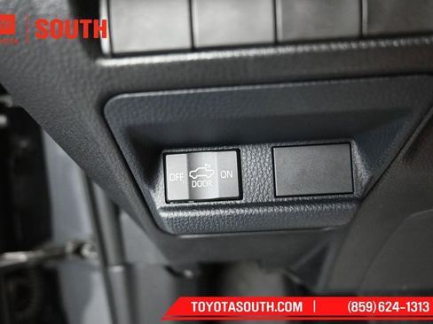 Used 2025 Toyota Tacoma SR5 AWD/4WD image 22