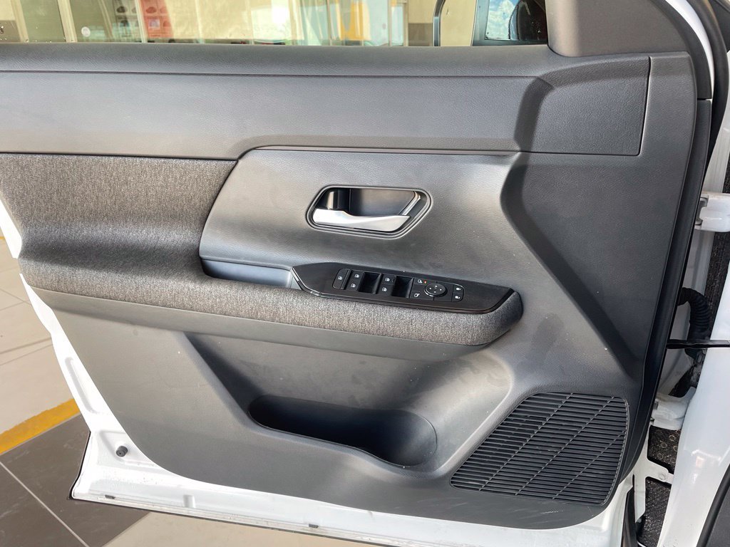 Certified 2026 Nissan Kicks SV FWD image 9