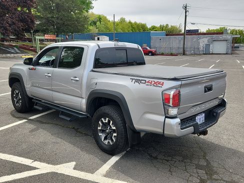 Used 2021 Toyota Tacoma TRD Off-Road w/ Technology Package AWD/4WD image 4