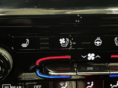 Used 2025 Jeep Grand Cherokee L Limited w/ Luxury Tech Group II image 8