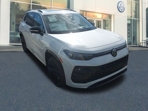 New 2026 Volkswagen Tiguan SE R-Line image 2