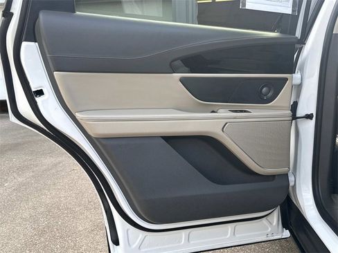 Used 2025 Lincoln Nautilus Reserve w/ Jet Appearance Package image 20