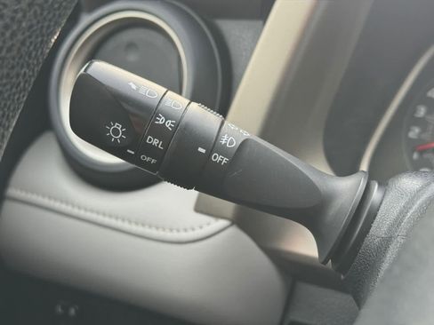 Used 2013 Toyota RAV4 XLE image 18