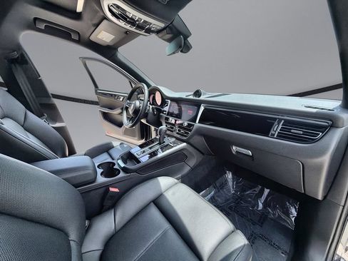 Used 2025 Porsche Macan AWD/4WD image 15
