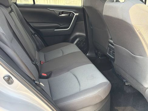 Used 2025 Toyota RAV4 XLE AWD/4WD image 12