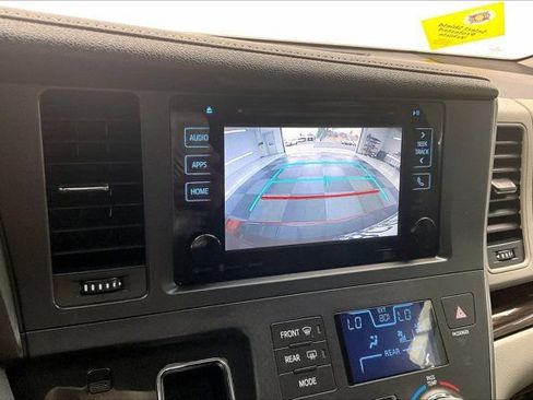 Used 2017 Toyota Sienna XLE Premium w/ Cargo Management Package FWD image 24