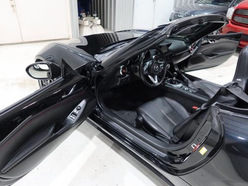 Used 2019 MAZDA MX-5 Miata Grand Touring w/ GT-S Package RWD image 15
