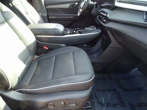 Used 2025 Buick Enclave Preferred image 12