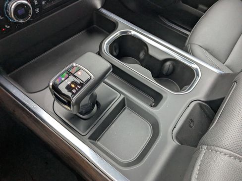 Used 2022 GMC Sierra 1500 SLT w/ SLT Convenience Package image 24