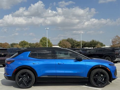 New 2026 Chevrolet Equinox EV RS image 3