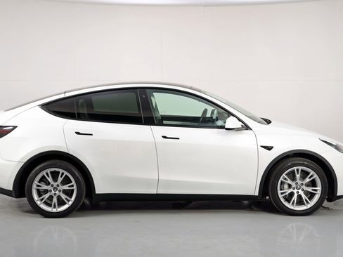 Used 2020 Tesla Model Y Long Range image 51