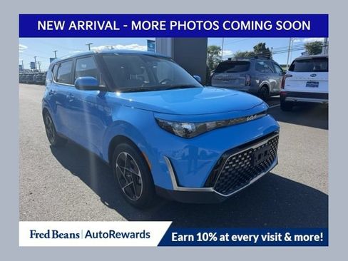 Used 2025 Kia Soul EX FWD image 1