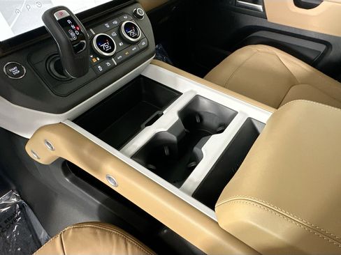 Used 2026 Land Rover Defender 110 X-Dynamic SE image 13