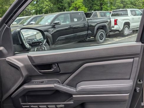 Certified 2024 Toyota Tacoma SR5 AWD/4WD image 18