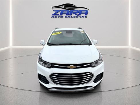 Used 2022 Chevrolet Trax LT w/ LT Convenience Package AWD/4WD image 9