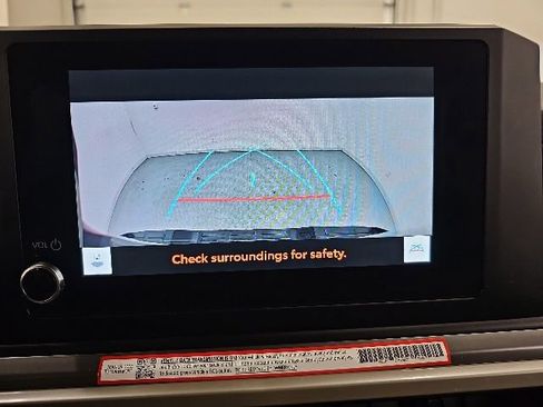 Certified 2025 Toyota Tacoma TRD Off-Road AWD/4WD image 26