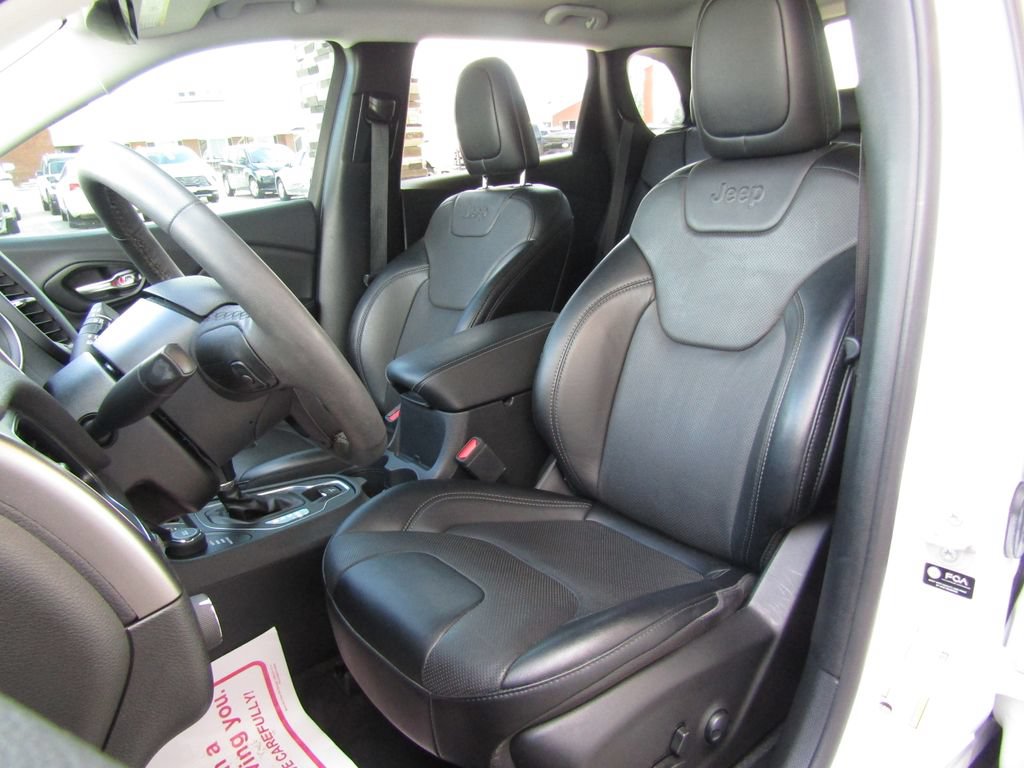 Used 2022 Jeep Cherokee Latitude Lux AWD/4WD image 19