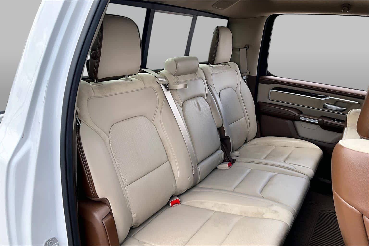 Used 2019 RAM 1500 Laramie AWD/4WD image 17