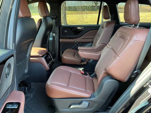 Used 2025 Lincoln Aviator Reserve w/ Illumination Package image 35