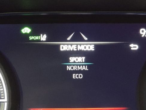 Used 2023 Toyota Venza LE image 11