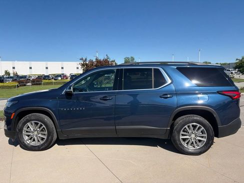 Used 2022 Chevrolet Traverse LT FWD image 5