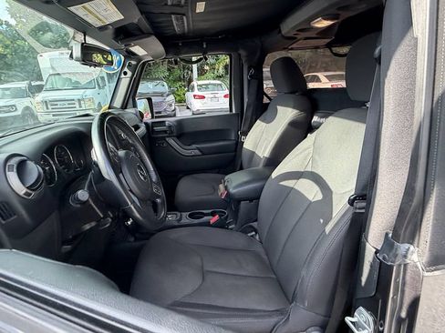 Used 2018 Jeep Wrangler Sport AWD/4WD image 9