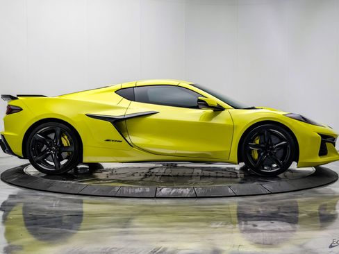 Used 2024 Chevrolet Corvette Z06 w/ Stealth Interior Trim Package image 28