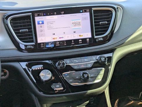 New 2026 Chrysler Pacifica Pinnacle image 16