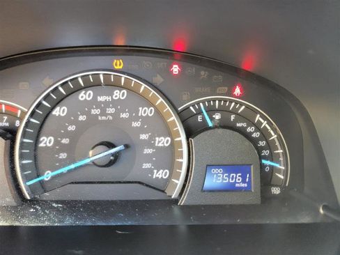 Used 2012 Toyota Camry LE image 30