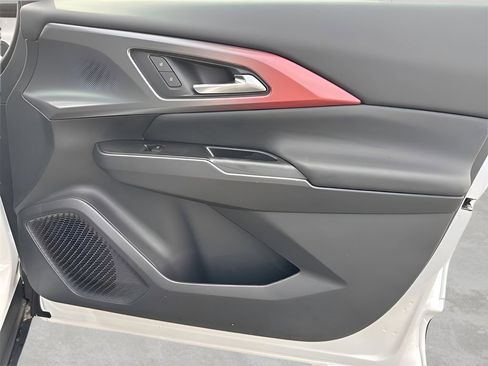 New 2025 Chevrolet Equinox EV RS w/ Convenience Package II image 10