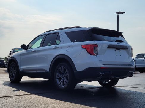 Used 2022 Ford Explorer XLT w/ Equipment Group 202A AWD/4WD image 6