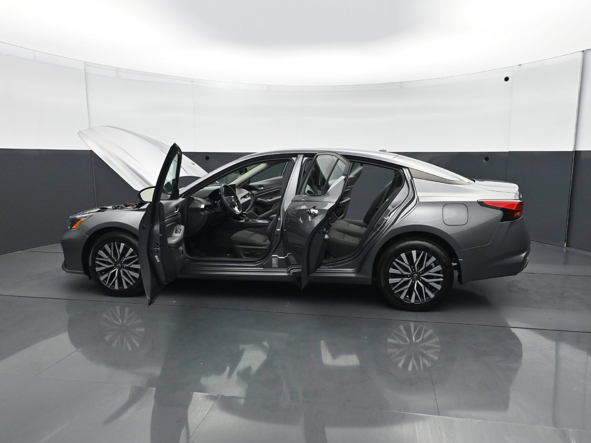 Used 2024 Nissan Altima 2.5 SV w/ SV Premium Package AWD/4WD image 28
