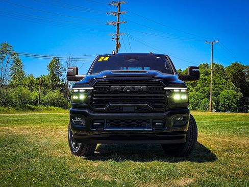 Used 2025 RAM 2500 Laramie AWD/4WD image 10