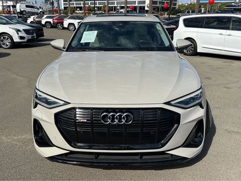 Used 2021 Audi e-tron Prestige w/ Prestige Package image 2