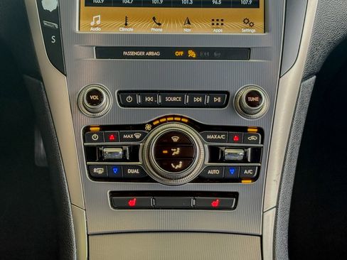 Used 2019 Lincoln MKZ Reserve FWD image 29
