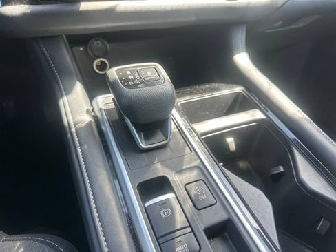 Used 2025 Nissan Pathfinder SV FWD image 28