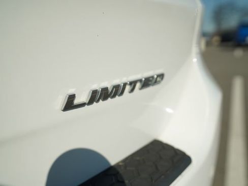 Used 2016 Dodge Durango Limited w/ Nav & Power Liftgate Group image 39