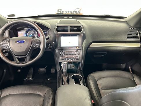 Used 2018 Ford Explorer XLT w/ Equipment Group 202A FWD image 18