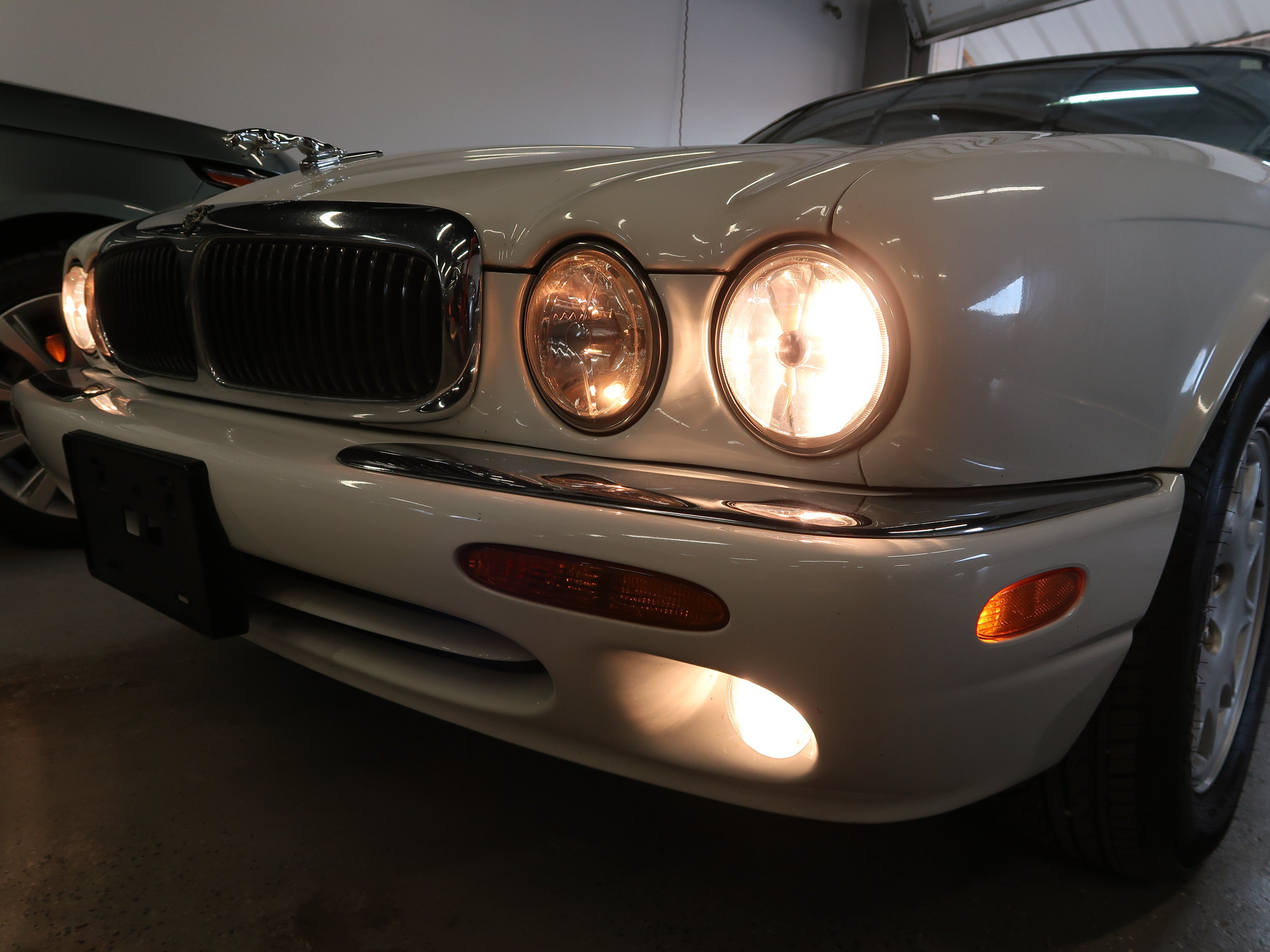 Used 1999 Jaguar XJ8 RWD image 42