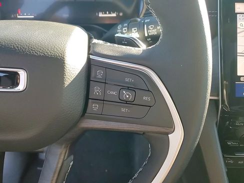 New 2025 Jeep Grand Cherokee Limited w/ Black Appearance Package image 15