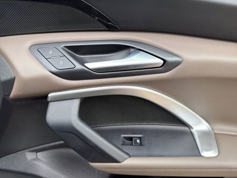 Used 2025 Audi Q5 Premium w/ Convenience Package image 19