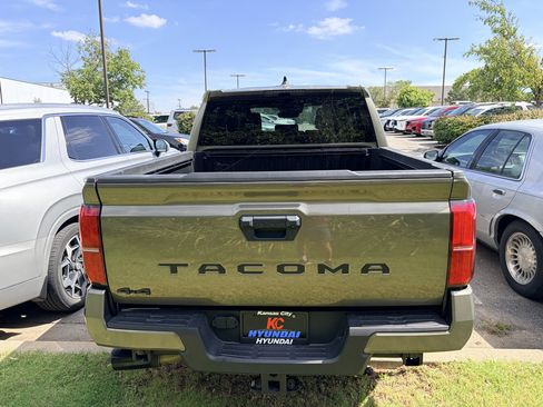 Used 2024 Toyota Tacoma TRD Off-Road AWD/4WD image 3
