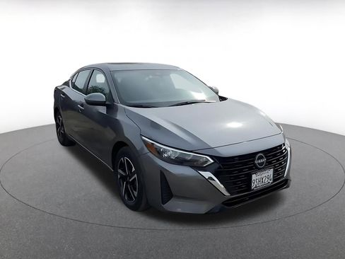 Used 2025 Nissan Sentra SV image 3