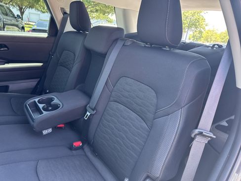 Used 2025 Nissan Pathfinder SV FWD image 24
