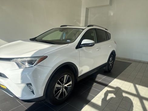 Used 2018 Toyota RAV4 XLE image 3