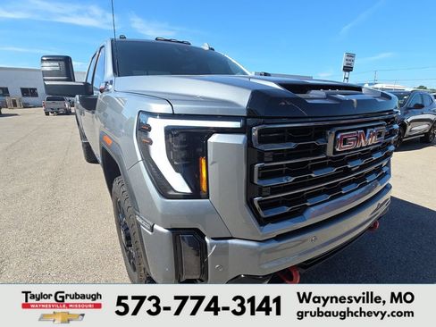 Used 2024 GMC Sierra 2500 AT4 w/ AT4 Premium Plus Package AWD/4WD image 13