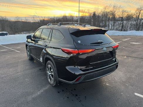 Certified 2021 Toyota Highlander XLE image 5